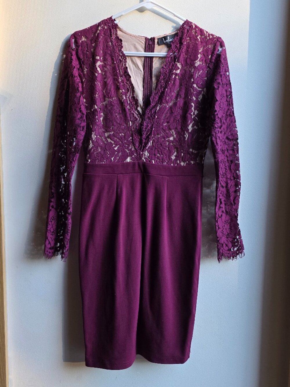 Lulu's Purple Plunging Neckline Lace Cocktail Dress Size Medium